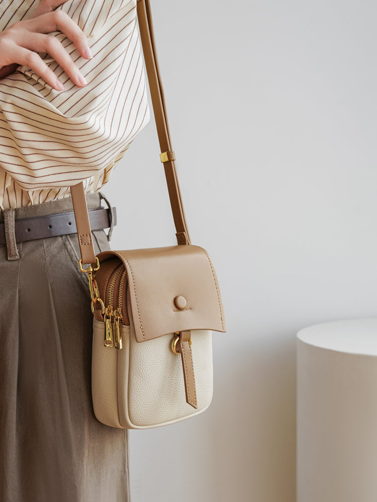 Adiffu Delicate And Compact Mobile Phone Bag