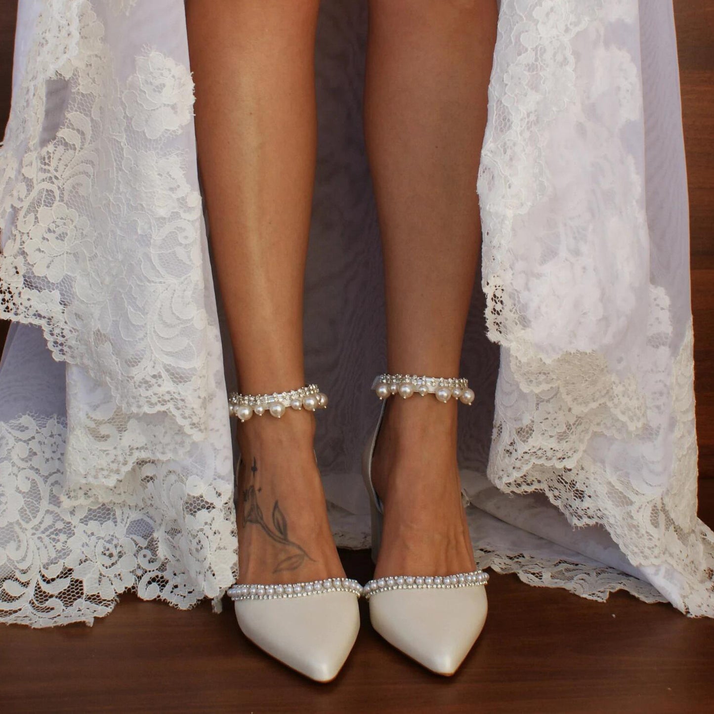 Adiffu Pointed Rhinestone Pearl Fringe Wedding Shoes