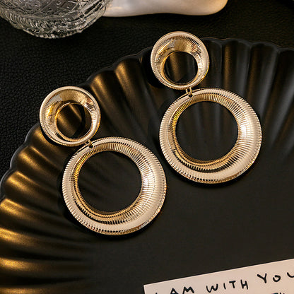 European and American Retro Creative Striped Circle Earrings
