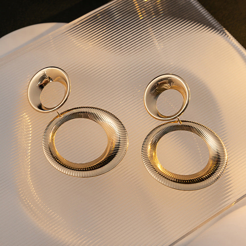 European and American Retro Creative Striped Circle Earrings