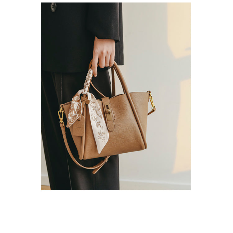Small Volume Large Capacity Tote Bag