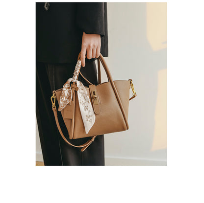 Small Volume Large Capacity Tote Bag