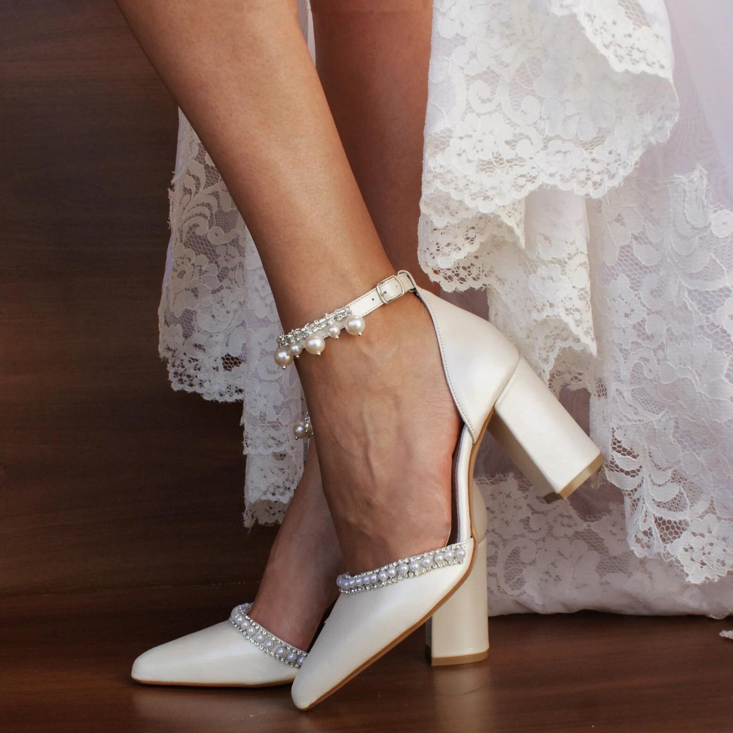 Adiffu Pointed Rhinestone Pearl Fringe Wedding Shoes