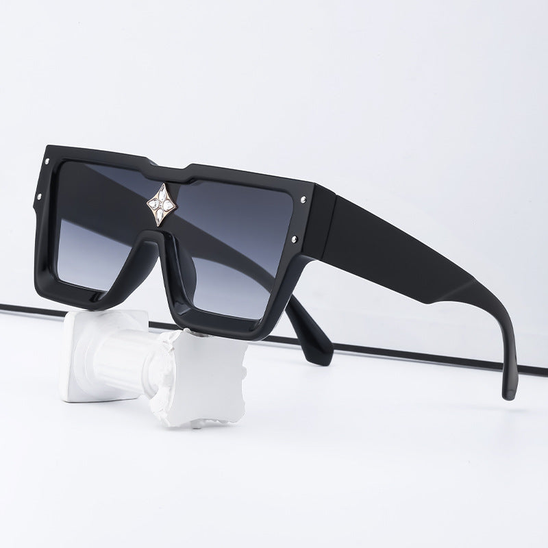 Adiffu Large-frame Sunglasses