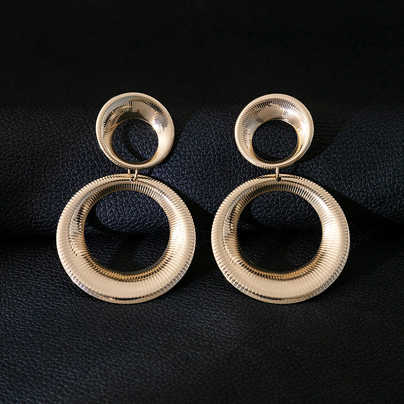 European and American Retro Creative Striped Circle Earrings