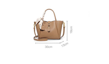 Small Volume Large Capacity Tote Bag