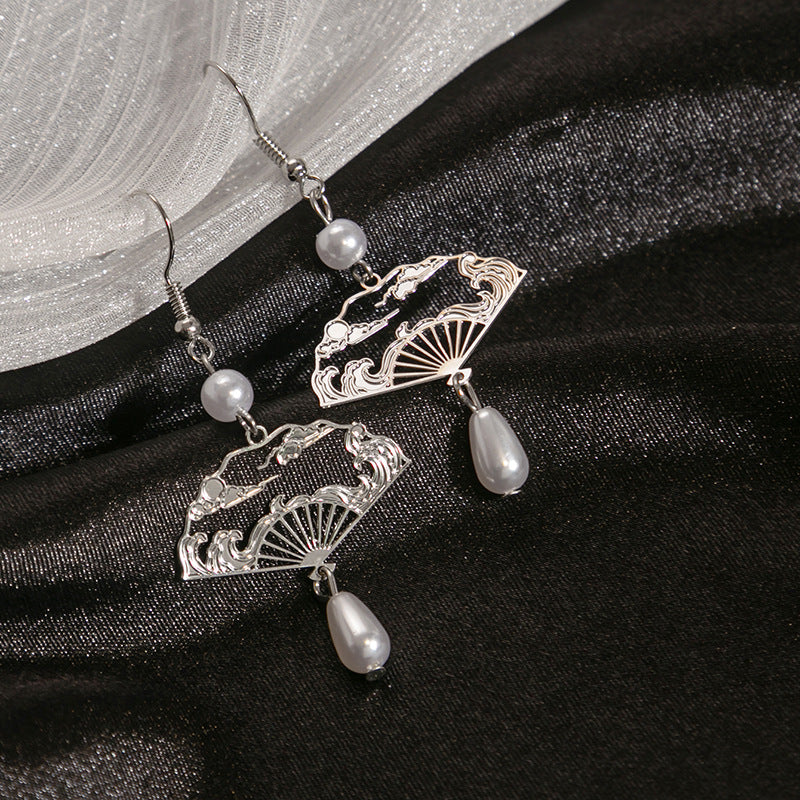 Adiffu Vintage Hollow Scalloped Pearl Earrings