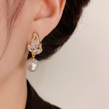 Adiffu Stylish Micro-inlaid Zircon Leaf Pearl Earrings