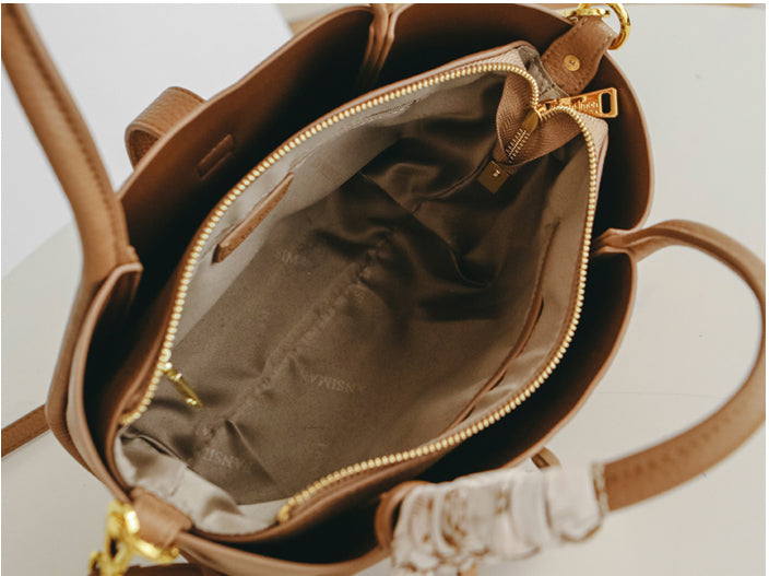 Small Volume Large Capacity Tote Bag
