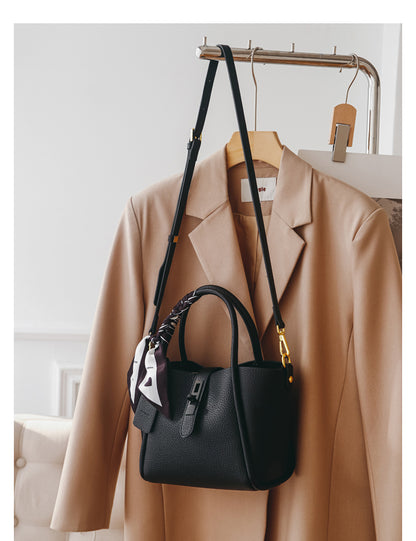 Small Volume Large Capacity Tote Bag