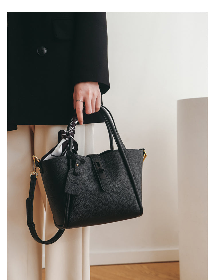 Small Volume Large Capacity Tote Bag