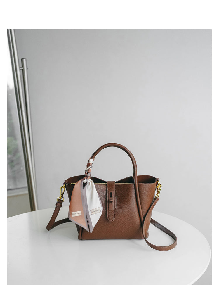 Small Volume Large Capacity Tote Bag