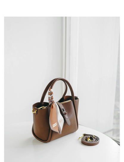 Small Volume Large Capacity Tote Bag