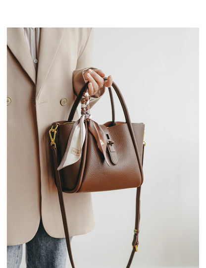 Small Volume Large Capacity Tote Bag