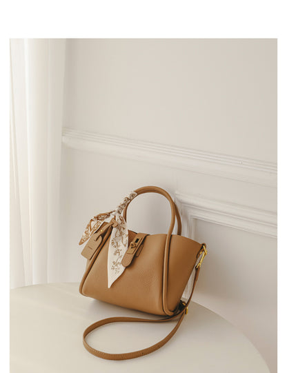 Small Volume Large Capacity Tote Bag