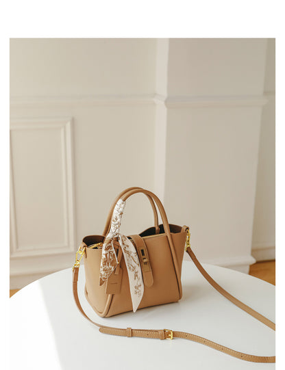 Small Volume Large Capacity Tote Bag