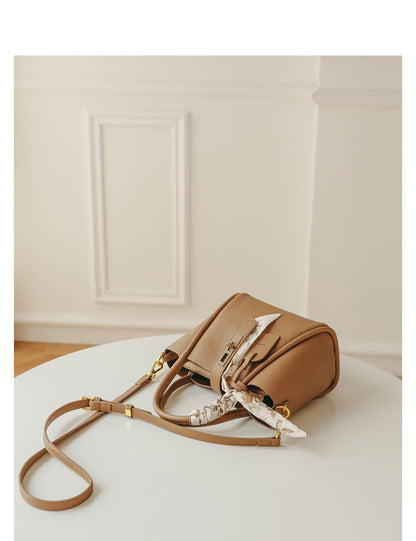 Small Volume Large Capacity Tote Bag
