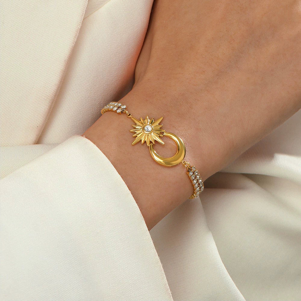 Luxury Gold Sun & Moon Bracelet – Celestial Adjustable Charm Bracelet for Women, Dainty Elegant Jewelry Gift