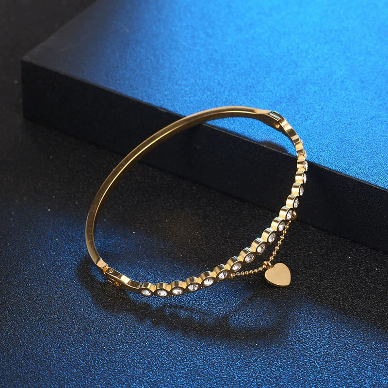 Minimalist Gold Heart Pendant Bracelet