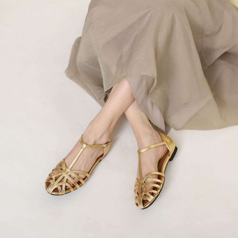 BreezeWeave Breathable Woven Closed-Toe Flat Roman Sandals for Women