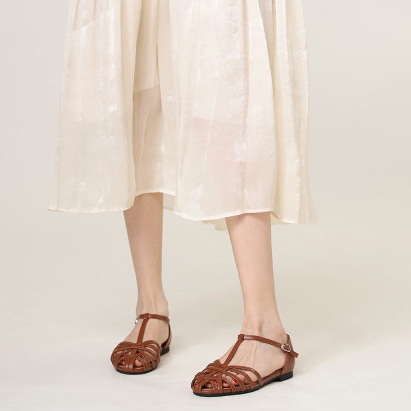 BreezeWeave Breathable Woven Closed-Toe Flat Roman Sandals for Women