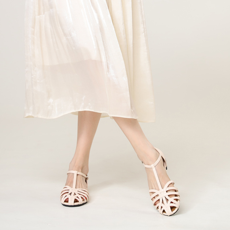 BreezeWeave Breathable Woven Closed-Toe Flat Roman Sandals for Women