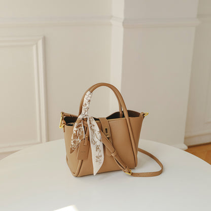 Small Volume Large Capacity Tote Bag