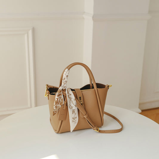 Small Volume Large Capacity Tote Bag