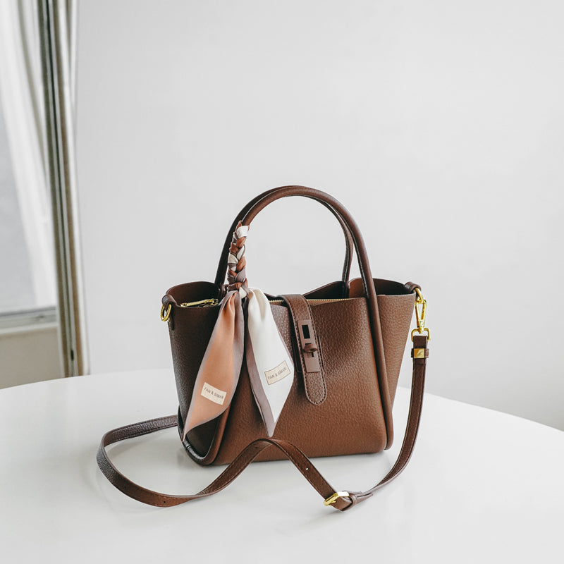 Small Volume Large Capacity Tote Bag