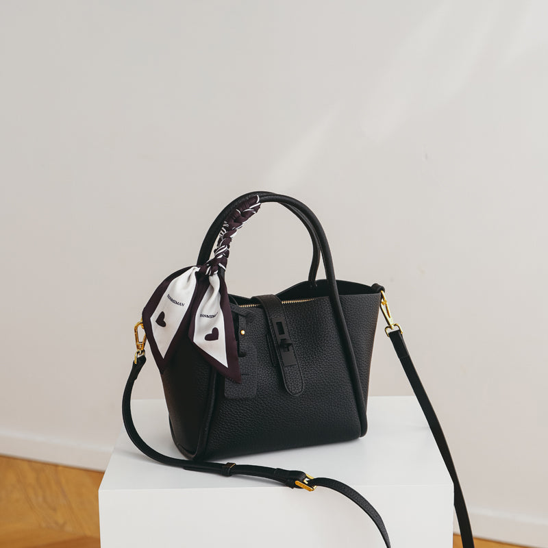 Small Volume Large Capacity Tote Bag